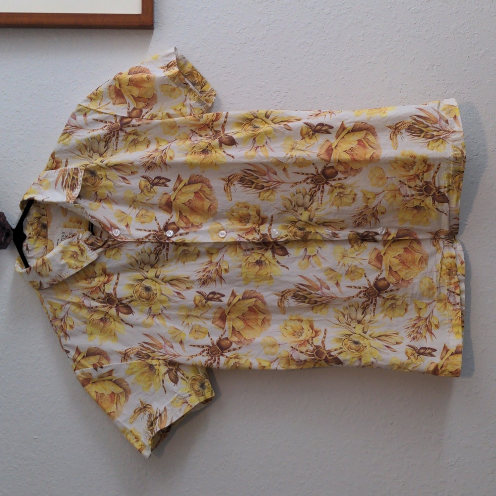 🌼Cactus Flower & Tarantula Button Down Shirt💛